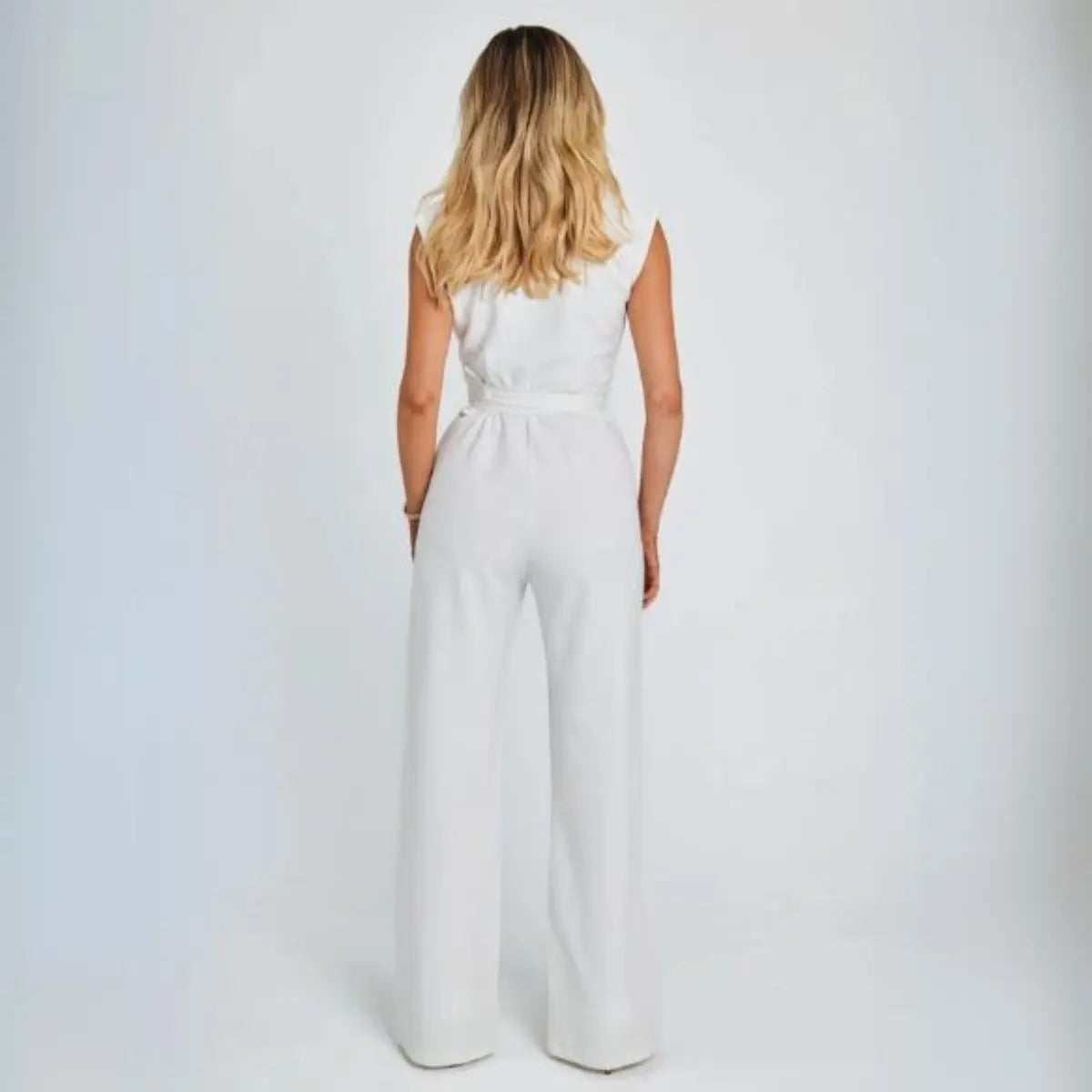 Elegant jumpsuit with Tailored Waist