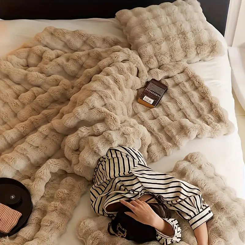 Polyester Fiber Fur Blanket Soft Synthetic Fur Thick Texture Solid Color Throw