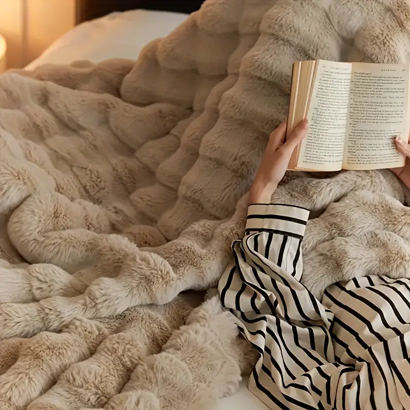 Polyester Fiber Fur Blanket Soft Synthetic Fur Thick Texture Solid Color Throw