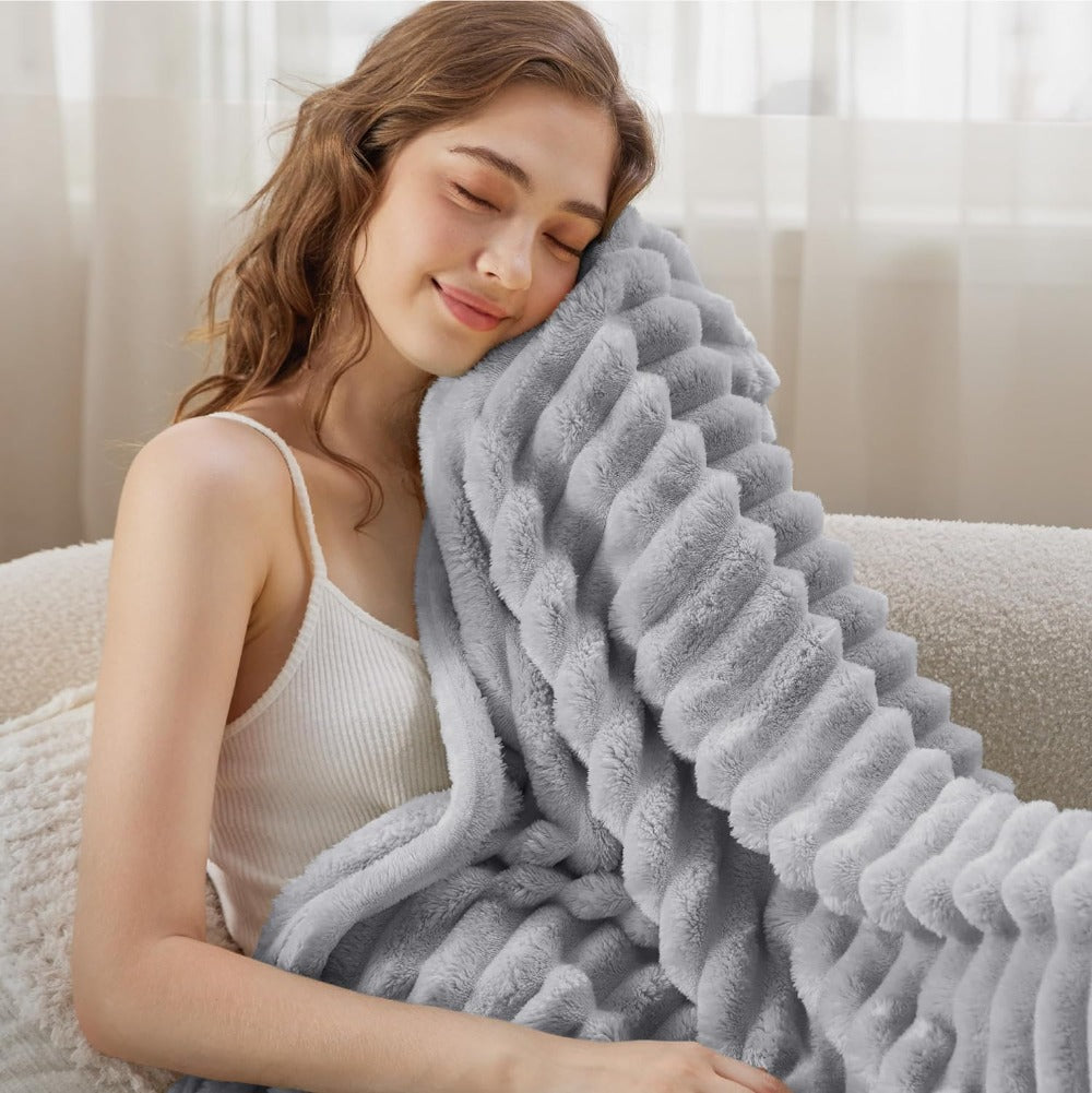Ultra-Soft Cloud Blanket – Luxury Plush Throw for Warmth & Everyday Comfort